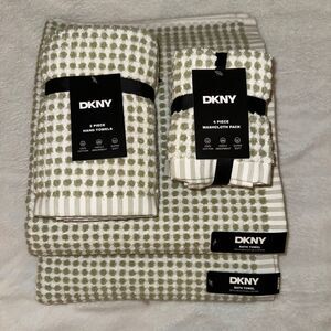 DKNY Bath Towel Set Green White Pattern 8 Pieces Total NWT